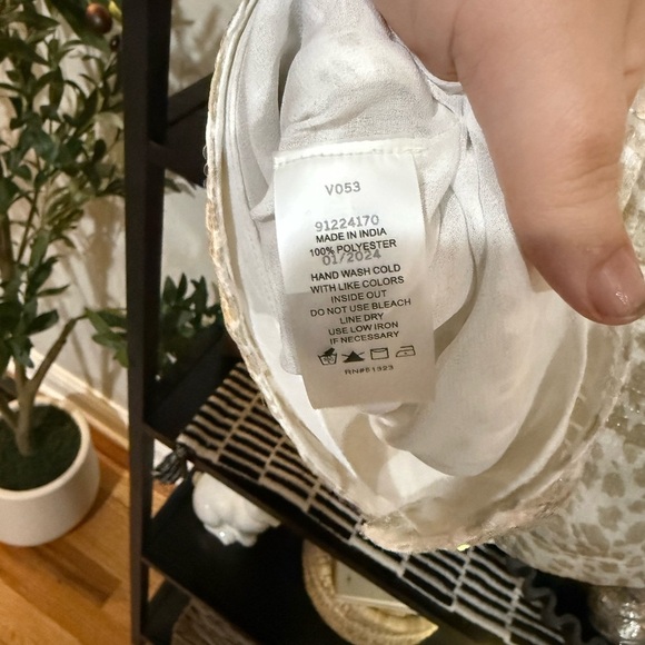 Vince Camuto Tan and Cream Sleeveless Tank Top sequins size small - Picture 9 of 10